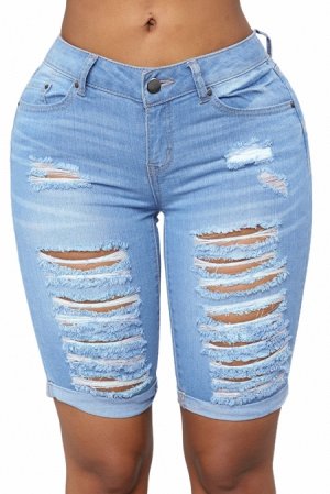 Голубые джинсовые шорты-бермуды с дырками-разрезами и потертостями