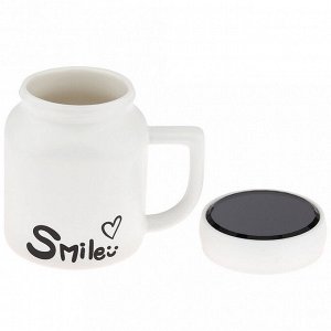 Кружка фарфоровая "Smile" 480мл, 8,7х8,7см h11см, матовая глазурь, с деколью, цвет - белый, пластмассовая, винтовая крышка, герметичная, с силиконовым уплотнителем, д/горла 6,3см, д/основания 6см, в п