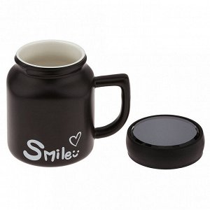 Кружка фарфоровая "Smile" 480мл, 8,7х8,7см h11см, матовая глазурь, с деколью, цвет - черный, пластмассовая, винтовая крышка, герметичная, с силиконовым уплотнителем, д/горла 6,3см, д/основания 6см, в