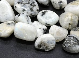 Лунный камень (Адуляр) галтовка фракция 10-25мм, упаковка 100г