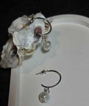 Серьги Серьги

Состав: бижутерийный склад + искусственный жемчуг