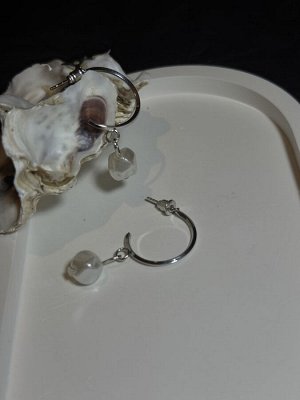 Серьги Серьги

Состав: бижутерийный склад + искусственный жемчуг