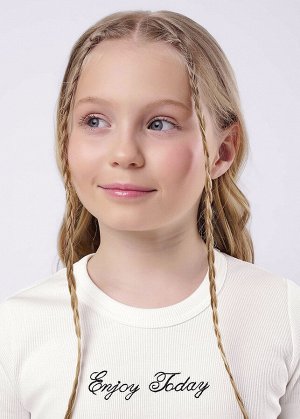 Футболка. Цвет: молочный