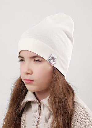 Шапка. Цвет: молочный