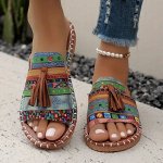 Женские шлепанцы в стиле бохо на плоской подошве. цвет как на фото