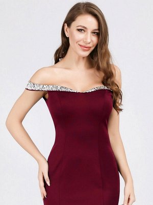 Вечернее длинное бордовое платье с открытыми плечами