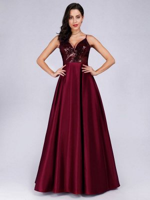 Вечернее бордовое длинное платье с глубоким V-образным вырезом на тонких бретелях