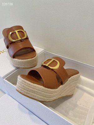 Сабо женские на танкетке