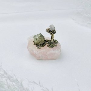 Фигурка Старатель на Розовом кварце с Пиритом