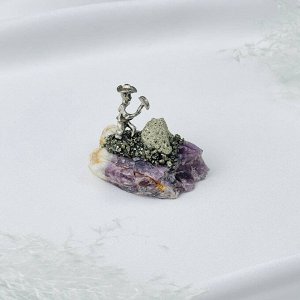 Фигурка Старатель на Аметисте с Пиритом