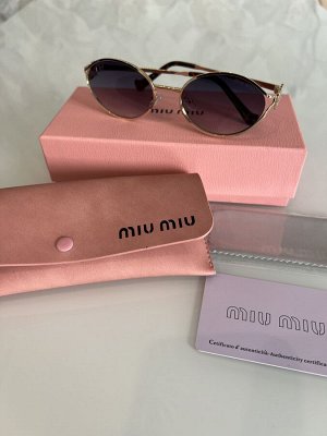 Солнцезащитные очки Miu Miu