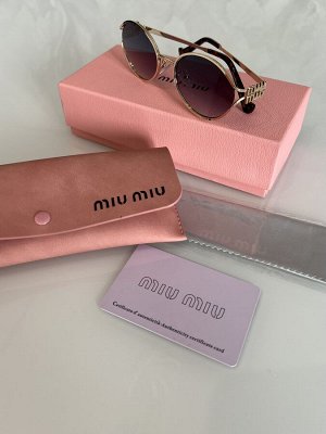 Солнцезащитные очки Miu Miu