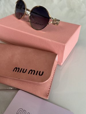 Солнцезащитные очки Miu Miu