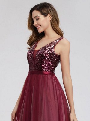 Вечернее длинное бордовое платье с блестящим топом и V-образным вырезом