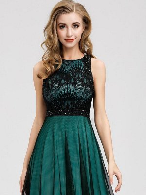 Элегантное темно-зеленое длинное вечернее платья с кружевной аппликацией
