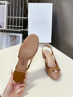 Босоножки женские кожаные