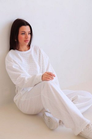 Костюм спортивный со стразами белый