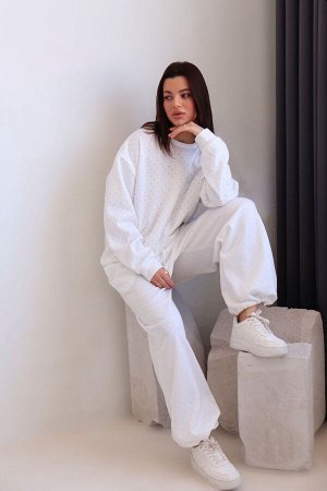 Костюм спортивный со стразами белый
