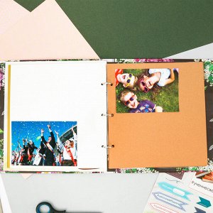 Фотокнига с наклейками "Школьные годы", 26 х 26 см, 25 листов: 5 дизайнерских, 10 магнитных и 10 цветных