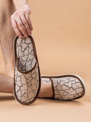 Тапочки Варианты расцветки: косички/фиолетовый, косички/зеленый, сахель, косички/синий, элтон
Ткань: полиэстер, Состав: верх/ подкладка: 100% ПЭ; подошва ЭВА 100%
Отличные легкие тапочки для тех, кто 