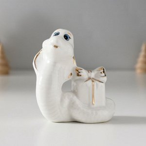 Фигурка керамика «Белая кобра с подарком», с золотом, 3.5x8x7.5 см