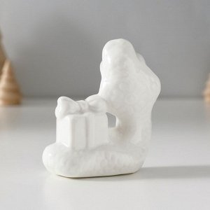 Фигурка керамика «Белая кобра с подарком», с золотом, 3.5x8x7.5 см