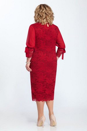 Платье Платье Pretty 809 темно-красное 
Состав ткани: Вискоза-20%; ПЭ-80%; 
Рост: 164 см.

Платье прилегающего силуэта из нижнего трикотажного и верхнего из гипюра. Перед с рельефами из проймы, спинк