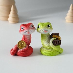 Фигурка полистоун «Змейка с символом богатства», 4x3.5x6.5 см, МИКС