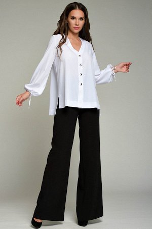 Блуза Блуза Teffi style 1355 белая 
Состав ткани: ПЭ-95%; Эластан-5%; 
Рост: 164 см.

Блузка А-образного силуэта. По переду застежка - планка на 4 петли-пуговицы, имеются нагрудные вытачки (в размера