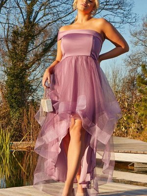 Платье Chi Chi London Plus Size на одно плечо с сетчатой юбкой и глубоким подолом