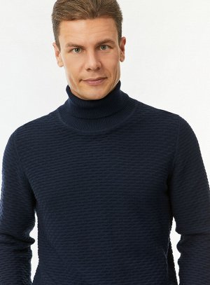 Свитер фактурной вязки
