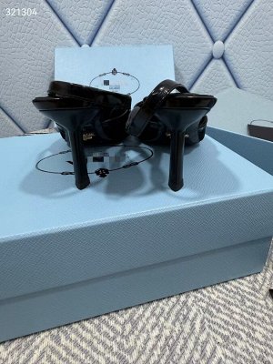Босоножки женские кожаные