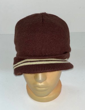 Коричневая шапка с козырьком и светлыми полосками  №4206