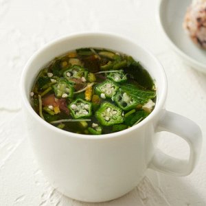 MUJI Vegetable & Seaweed Soup – суп с липкими овощами и водорослями (1 порция)