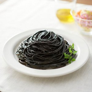 MUJI Squid Ink Pasta Sauce – Паста-соус с чернилами каракатицы