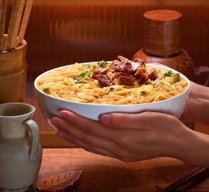 Лапша быстрого приготовления в чашке 🍜 "Wan He", Широкая, 🌶️🥩Острая со вкусом "Говядина", 1 шт., 166 гр