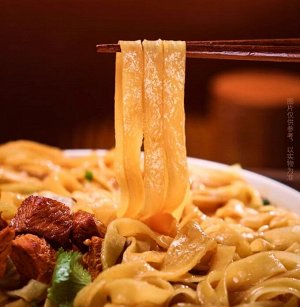 Лапша быстрого приготовления в чашке 🍜 "Wan He", Широкая, 🌶️🥩Острая со вкусом "Говядина", 1 шт., 166 гр