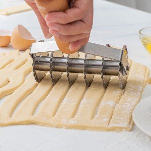 Ручной роликовый резак для лапши с деревянной ручкой 20,5*11,5 см