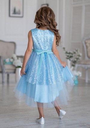 Оригинальное нарядное платье с контрастной пайеточной сеткой, цвет небесный