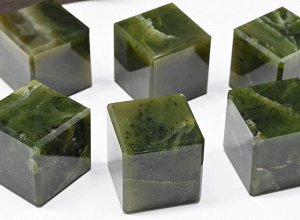 Камни для виски в подарочной упаковке 9 кубиков из нефрита.