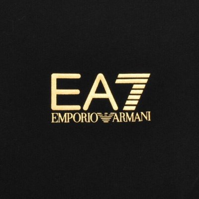 Новые костюмы и футболки EA7 со скидками до -40%