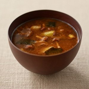 MUJI Red Miso Soup With Nameko Mushrooms – Мисо-суп с намэко и водорослями