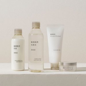 MUJI Sensitive Skin Moisturising Toning Water (Moist) – тоник для чувствительной кожи, увлажняющий