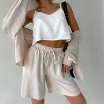 Женские костюмы с шортами