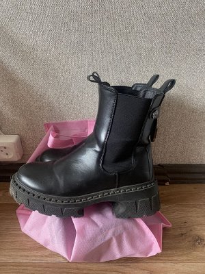 Ботинки осенние 39 р 500 р