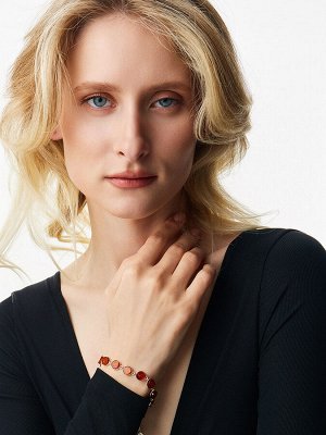 Стильный браслет «Фурор», украшенный янтарём коньячного цвета