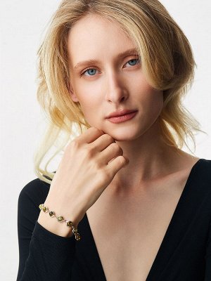 Изящный браслет, украшенный натуральным янтарём зелёного цвета «Ягодки крупные»