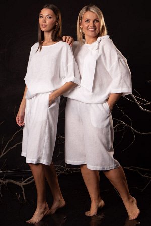 Костюм Костюм Kivviwear 4316431701 белый 
Состав: Вискоза-45%; Лён-55%;
Сезон: Лето
Рост: 170

Женский костюм из льна с вискозой премиум-класса. Комплект: джемпер со съемным бантом в комплекте и шорт