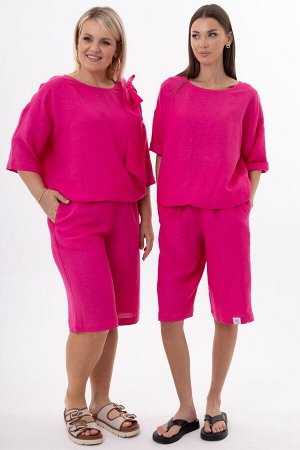 Костюм Костюм Kivviwear 4316431705 фуксия 
Состав: Вискоза-45%; Лён-55%;
Сезон: Лето
Рост: 170

Женский костюм из льна с вискозой премиум-класса. Комплект: джемпер со съемным бантом в комплекте и шор