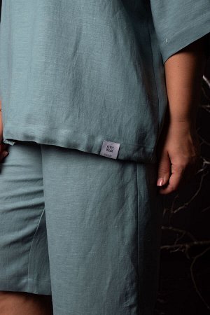 Костюм Костюм Kivviwear 4316431704 нефрит 
Состав: Вискоза-45%; Лён-55%;
Сезон: Лето
Рост: 170

Женский костюм из льна с вискозой премиум-класса. Комплект: джемпер со съемным бантом в комплекте и шор